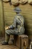 1/35 WWI British Infantryman Sitting on a Case