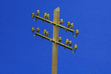 1/35 Telegraphic Pillar w/16 Insulators