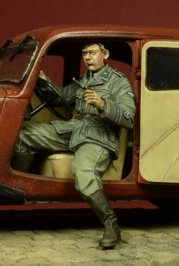 1/35 German SD (Sicherheitsdienst) Driver for Citroen 11CV