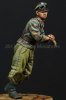 1/35 WWII German WSS AFV Crew Leaning