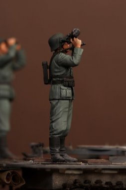 1/35 German Anti-Aircraft Gunner with Artillery Rangefinder