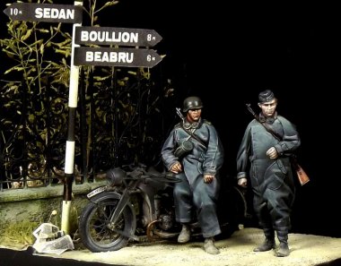 1/35 WWII German Motorcyclists