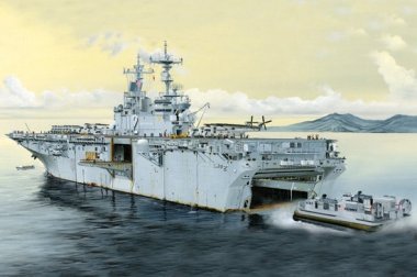 1/700 USS Essex LHD-2, Wasp Class Amphibious Assault Ship