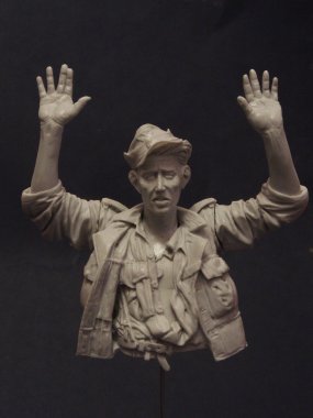 1/12 WWII German Soldier Surrendering