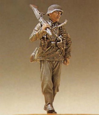 1/35 German SS Infantry MG Gunner, Walking