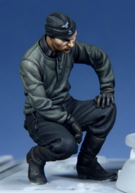 1/35 WWII German Panther Crewman #2