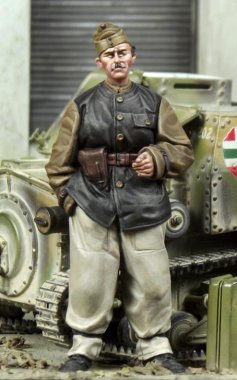 1/35 WWII Hungarian AFV Crewman