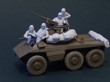 1/35 WWII US M8 Greyhound Crew & Stowage ETO