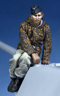 1/35 WWII German Panther Crewman #1