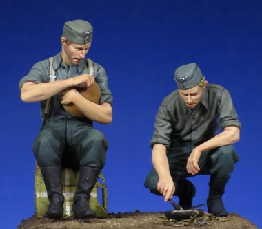 1/35 WWII German Soldiers at Rest