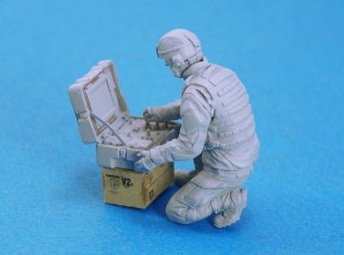 1/35 Modern US EOD Robot Controller