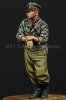 1/35 WWII German WSS AFV Crew Leaning