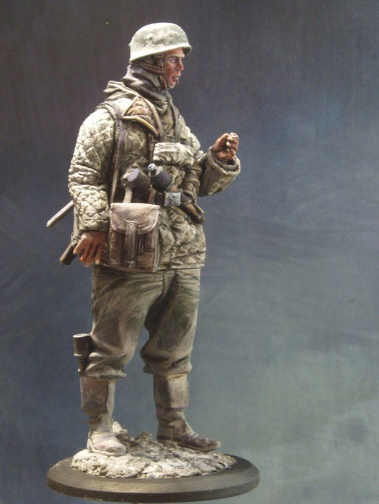 1/16 WWII German Paratrooper in Russia - Click Image to Close