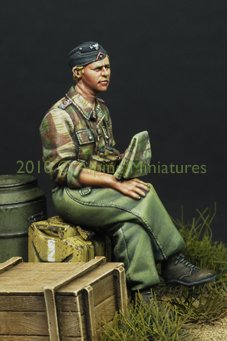 1/35 German Panzer Officer in Summer - Click Image to Close