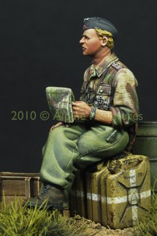 1/35 German Panzer Officer in Summer - Click Image to Close