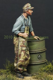 1/35 German Panzer Crew in Summer - Click Image to Close