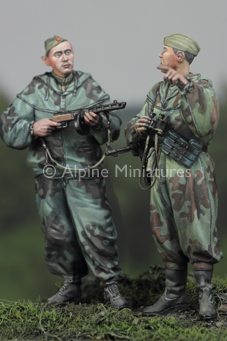 1/35 WWII Russian Scout Set (2 Figures) - Click Image to Close