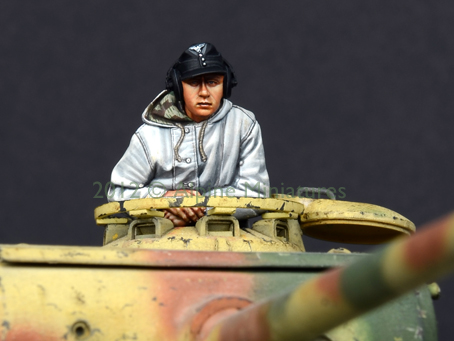 1/35 WWII German Panther Commander #2 - Click Image to Close