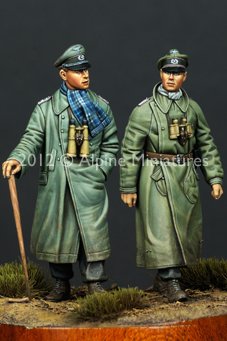 1/35 WWII German Panzer Officer "1 Panzer Division" (2 Figures) - Click Image to Close