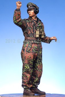 1/35 WWII German WSS Panzer Commander #1 - Click Image to Close