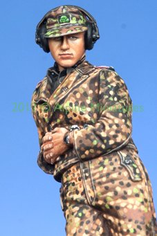 1/35 WWII German WSS Panzer Commander #2 - Click Image to Close