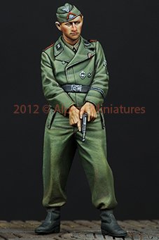 1/35 WWII German WSS AFV Crew with Pistol