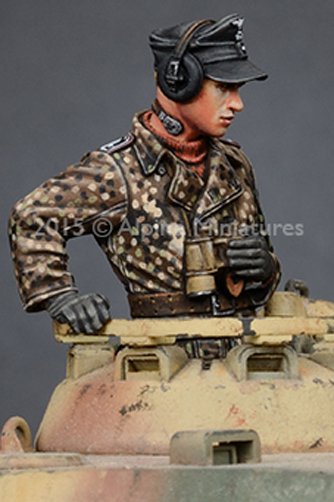 1/35 WWII German WSS Panzer Commander Set (2 Figures) - Click Image to Close