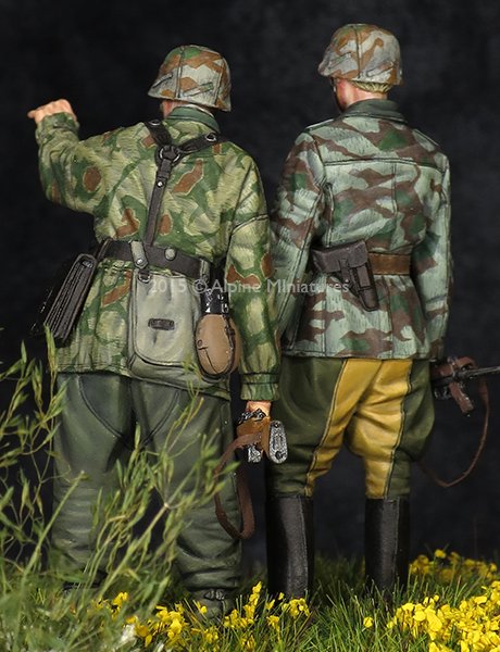 1/35 WWII German Grenadier Set (2 Figures) - Click Image to Close