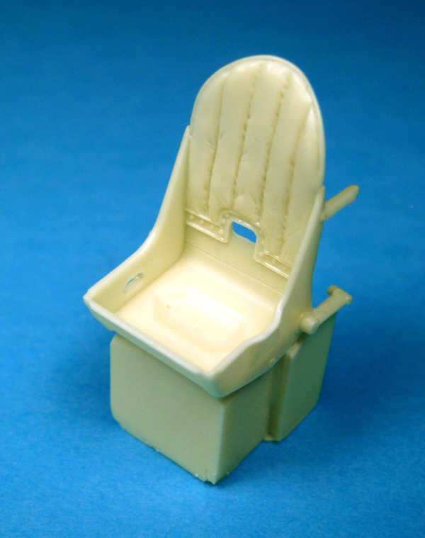 1/32 Spitfire Seat with Leather Backpad - Click Image to Close