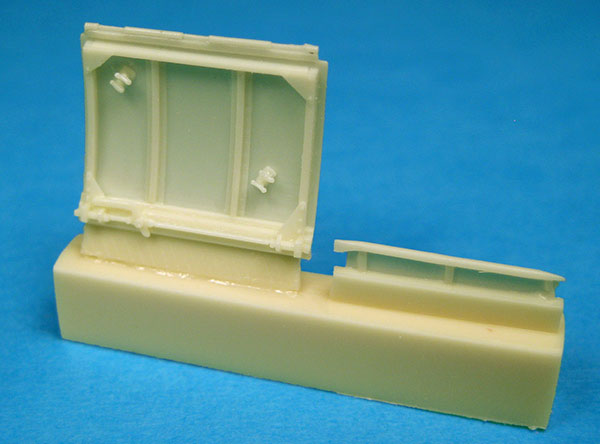 1/32 Spitfire Cockpit Door with Separate Crowbar - Click Image to Close