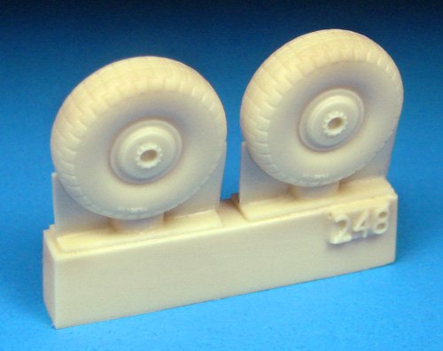 1/72 Beaufighter Early Wheels - Treaded Tyres - Click Image to Close