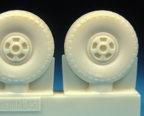 1/72 Beaufighter Early Wheels - Treaded Tyres - Click Image to Close