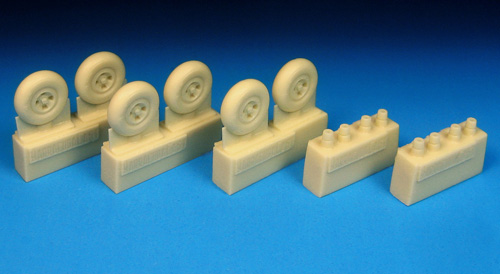 1/72 Spitfire Four Slot Main Wheels - 3 Pack - Click Image to Close
