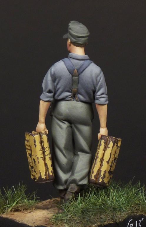 1/35 WWII German SS SPG Crewman - Click Image to Close