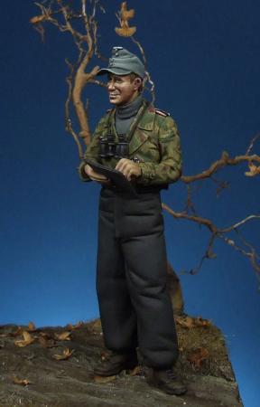 1/35 WWII German Panzer Officer - Click Image to Close