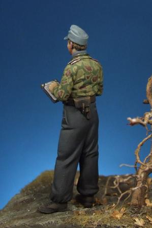 1/35 WWII German Panzer Officer - Click Image to Close