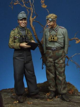 1/35 WWII German Panzer Officer & NCO - Click Image to Close