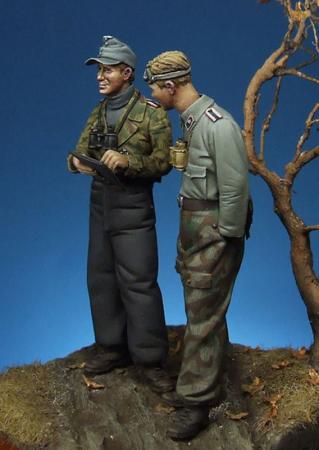 1/35 WWII German Panzer Officer & NCO - Click Image to Close