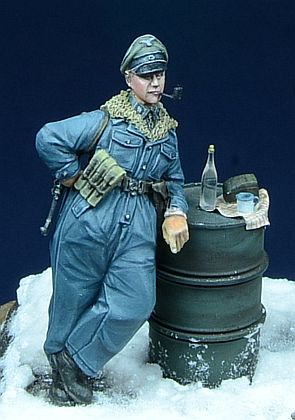 1/35 German SS Officer Smoking Pipe, Hungary 1945 - Click Image to Close
