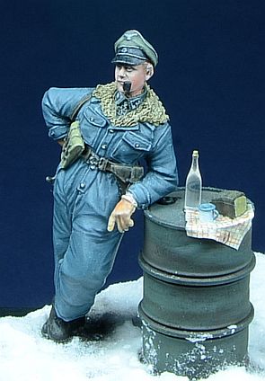 1/35 German SS Officer Smoking Pipe, Hungary 1945 - Click Image to Close