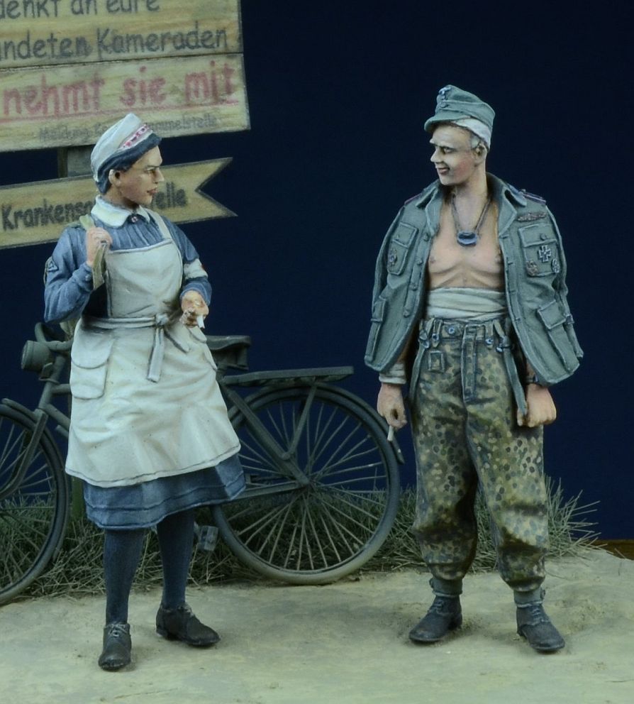 1/35 German Nurse and Wounded 1942-45 - Click Image to Close
