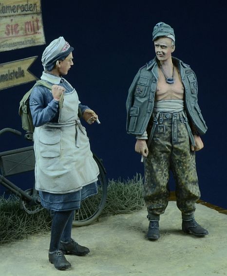 1/35 German Nurse and Wounded 1942-45 - Click Image to Close
