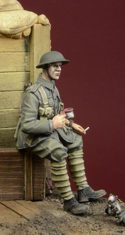 1/35 WWI British Infantryman Sitting on a Case - Click Image to Close