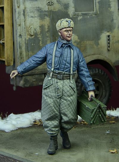 1/35 WWII Luftwaffe Mechanic, Winter 1942-45 - Click Image to Close