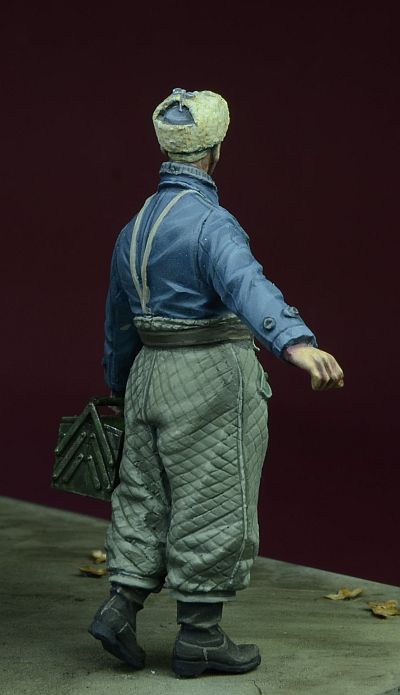 1/35 WWII Luftwaffe Mechanic, Winter 1942-45 - Click Image to Close