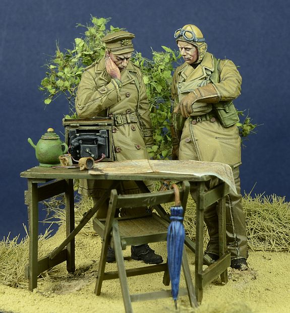 1/35 WWII BEF Officer & Dispatch Rider w/BEF HQ Accessories - Click Image to Close