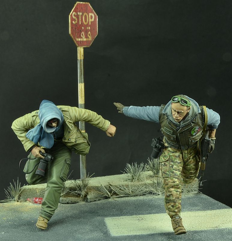 1/35 "On the Run" The War Correspondent Set, Modern Times - Click Image to Close