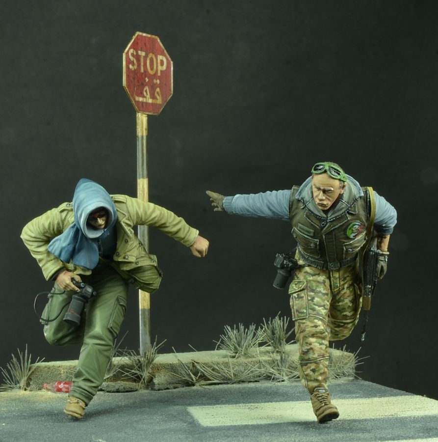 1/35 "On the Run" The War Correspondent Set, Modern Times - Click Image to Close