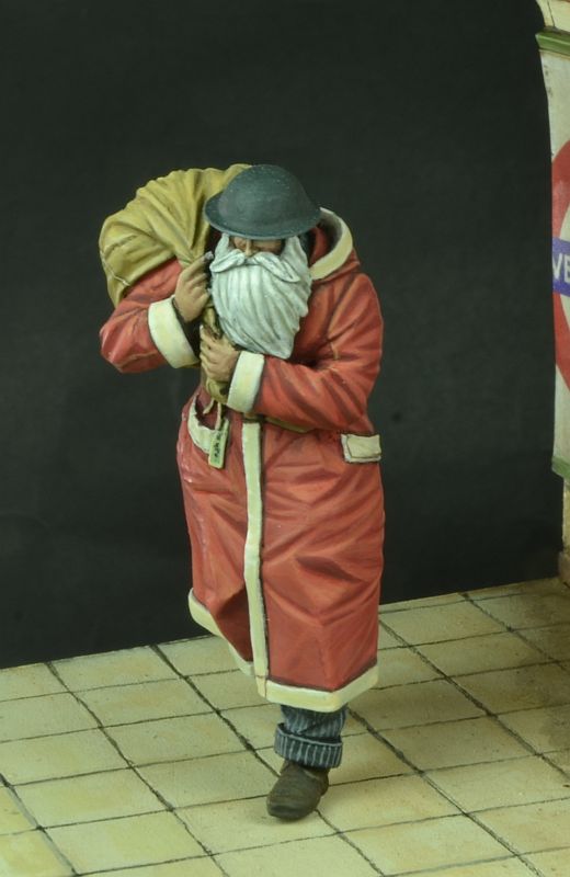 1/35 British/German Santa Claus, London/Berlin 1940-1945 - Click Image to Close