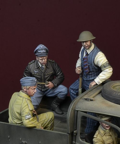 1/35 "Under Guard" Battle of Britain 1940 (3 Figures Set) - Click Image to Close